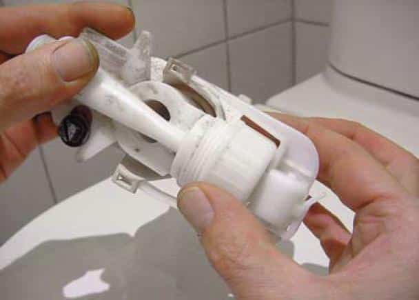 demonter-robinet-flotteur-membrane